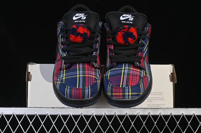 All categories Nk SB Dunk series Nk SB Dunk Low low-top sneakers Nike SB Dunk Low "Nardwuar" joint model Scottish plaid low-top casual skateboard shoes II1493-600